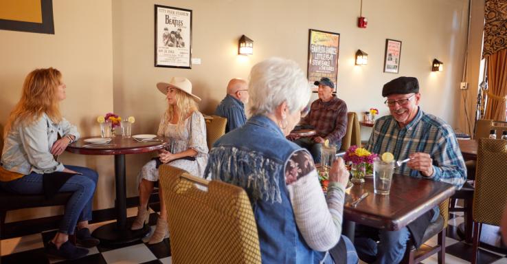 Commodore Hotel &amp; Cafe - Gallery Image 2