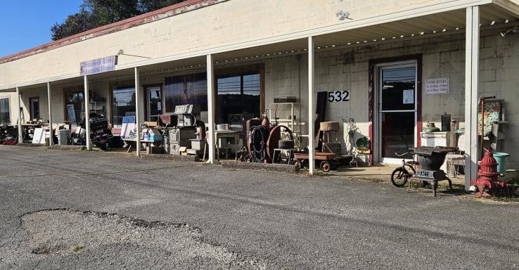 Tennessee River Retail Store &amp; Auctions - Gallery Image 5