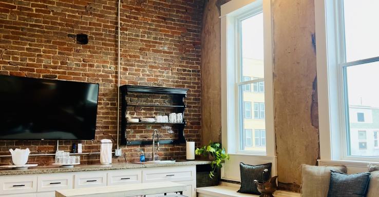 Glass Hollow Table &amp; Tavern - Gallery Image 1