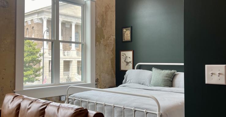 Glass Hollow Table &amp; Tavern - Gallery Image 2