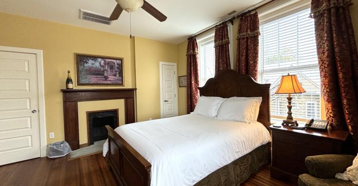 The Grand Lux Inn - Gallery Image 2