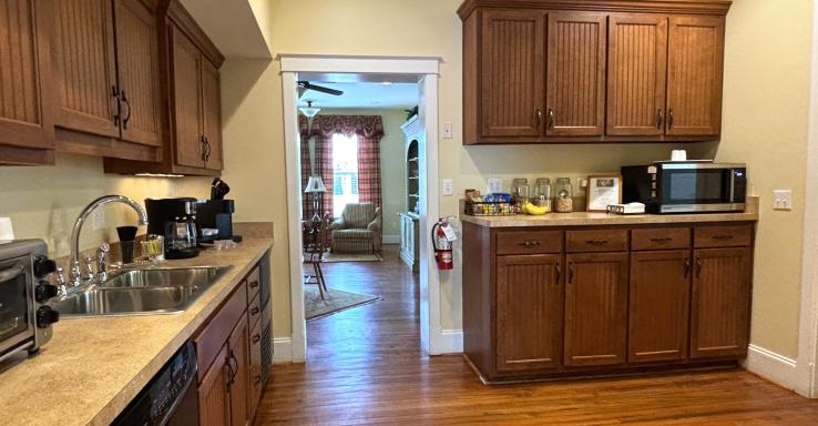 The Grand Lux Inn - Gallery Image 3