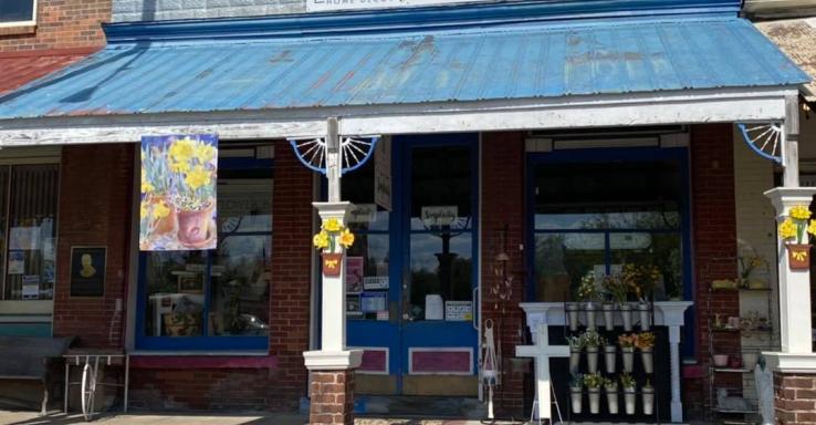 Simplicity in Bell Buckle - Gallery Image 1