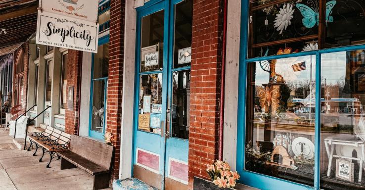 Simplicity in Bell Buckle - Gallery Image 2